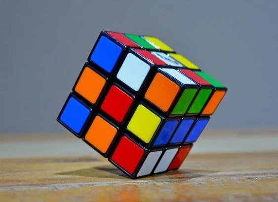 魔方是全年龄层适用:从儿童到老人的认知收益