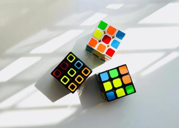 详细阅读:魔方是全年龄层适用:从儿童到老人的认知收益 魔方是全年龄层适用:从儿童到老人的认知收益