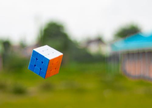 魔方是全年龄层适用:从儿童到老人的认知收益